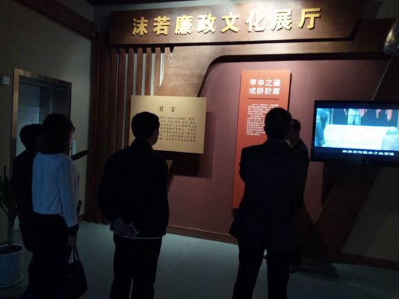 参观照5_副本.jpg